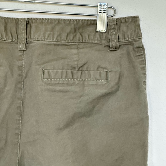 Tommy Bahama Olive Green Flat Front Shorts Size 8 Rise 9” Inseam 11.5” - Picture 4 of 7